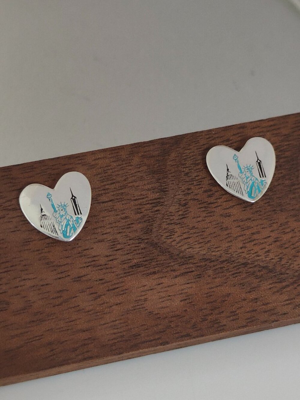 New York City Statue of Liberty Heart Stud Earring Exclusive Designed 925 Silver